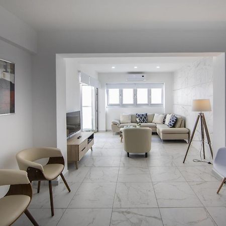 Larnaca Finikoudes Suite Екстериор снимка