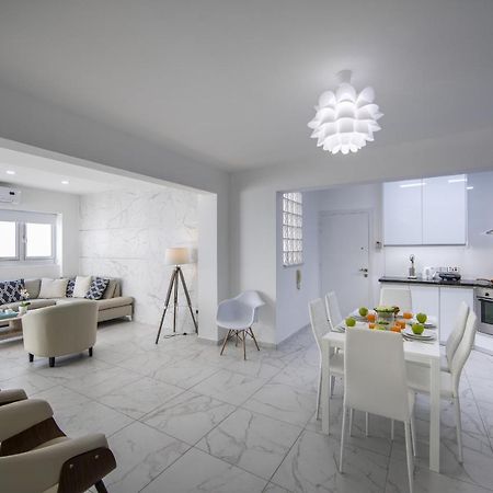 Larnaca Finikoudes Suite Екстериор снимка