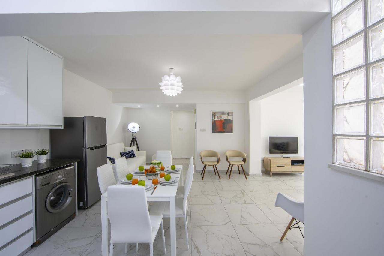 Larnaca Finikoudes Suite Екстериор снимка