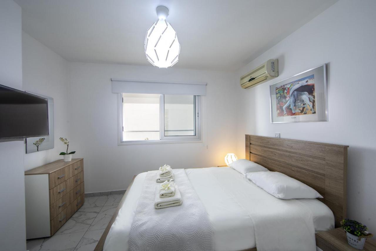 Larnaca Finikoudes Suite Екстериор снимка