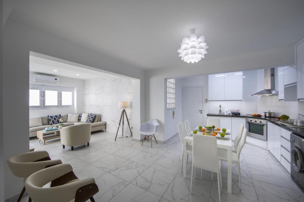 Larnaca Finikoudes Suite Екстериор снимка