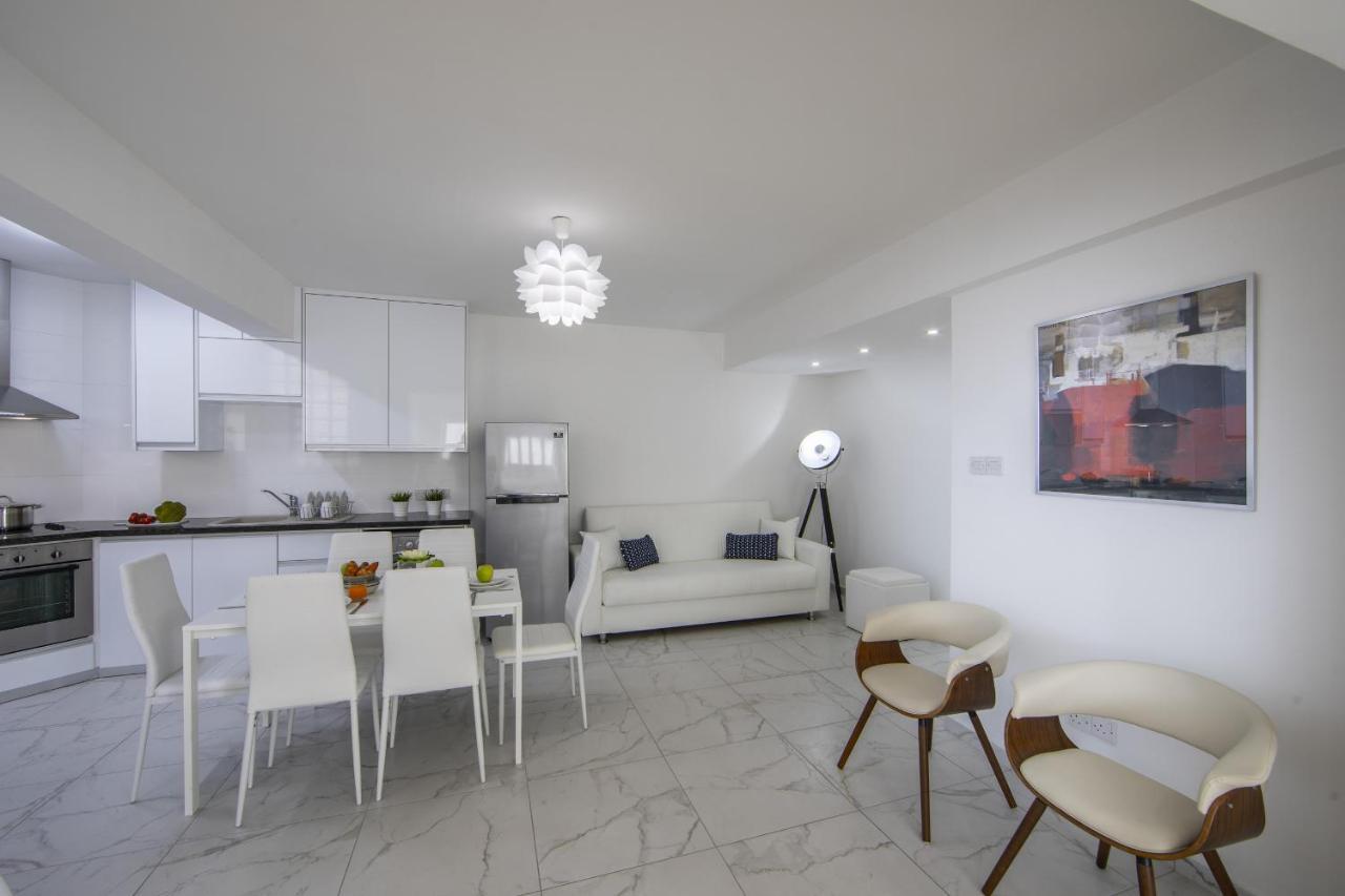 Larnaca Finikoudes Suite Екстериор снимка