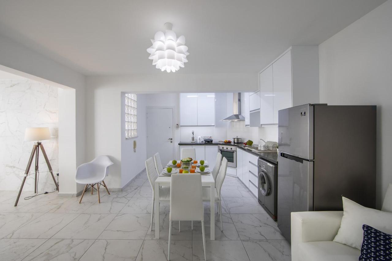 Larnaca Finikoudes Suite Екстериор снимка